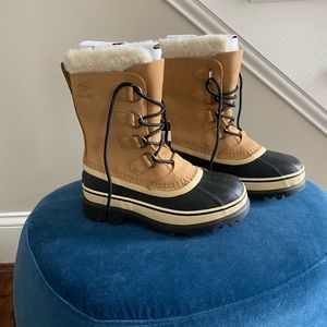 NWT size 7 Sorel ‘caribou’ boot in buff